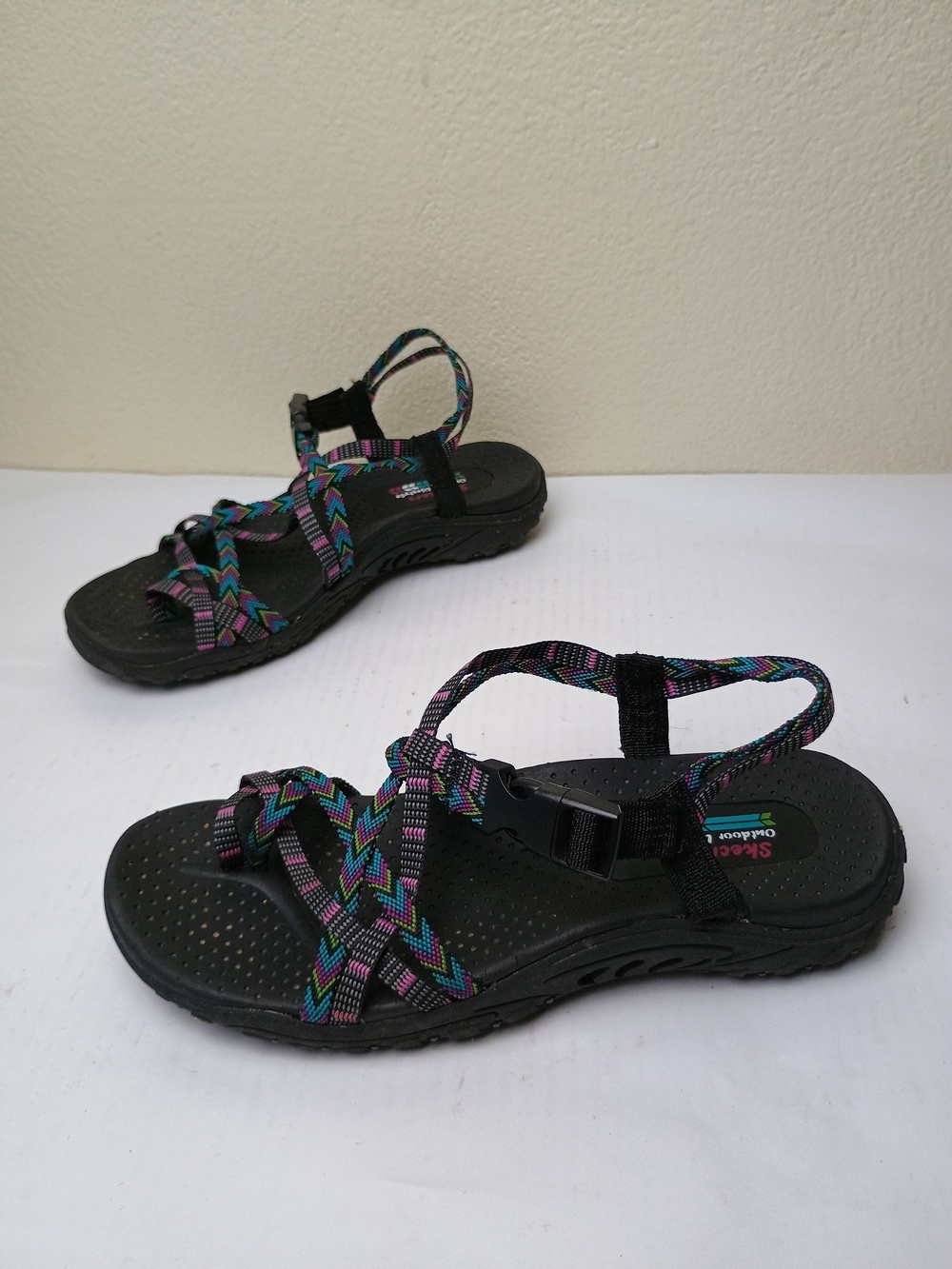 Skechers Reggae 7 Loopy Black Strappy Sport Sandals with Multicolor Webbing